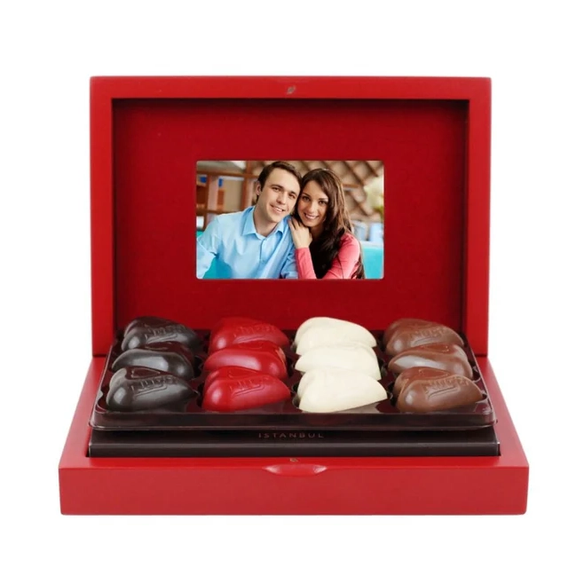 Kişiye Özel Hediye Koyu Ahşap Kutu İkili Çikolata